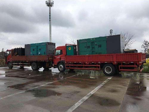 叶集涂抹密封胶后，需要等待多长时间才能安装水冷式机油散热器密封件？